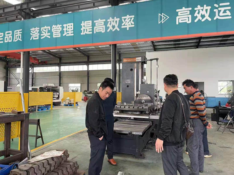 巖石劈裂機一天能產(chǎn)多少方 巖石劈裂機一天能產(chǎn)多少方